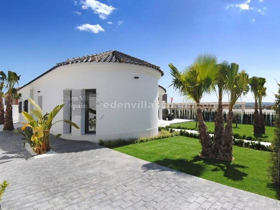 elegant coastal house with garden and swimpool (4)_resize