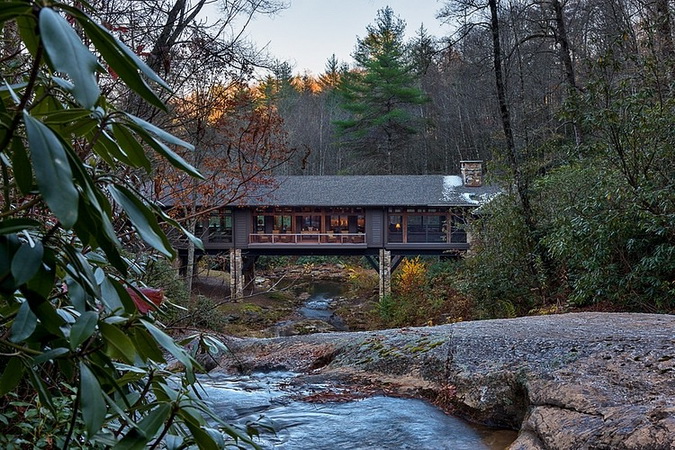 humble-tone-bridge-house-in-forest (14)