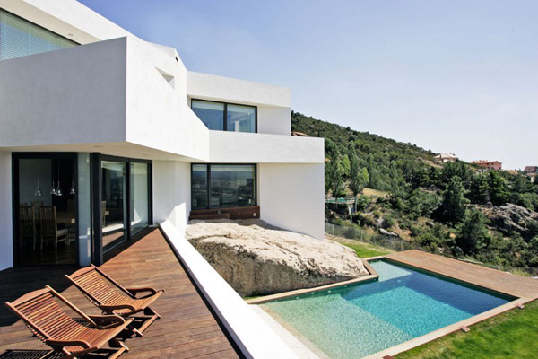 exterior-swimming-pool-modern-residence-El-Viento