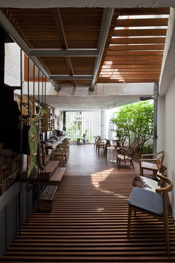 city townhouse contemporary in vietnam (12)