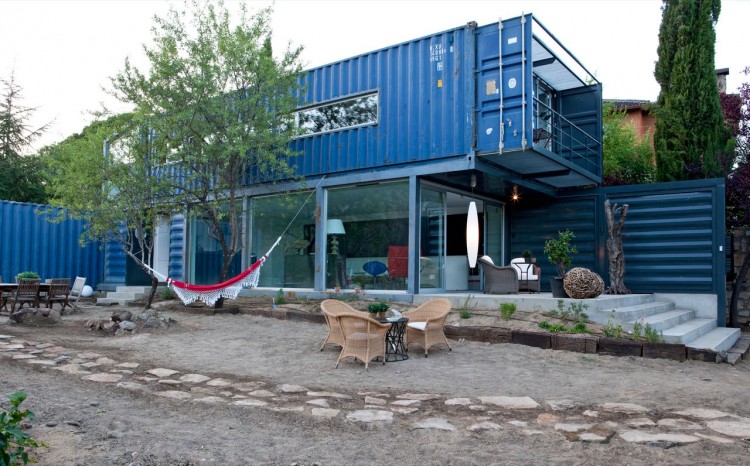 blue container house in spain (2)