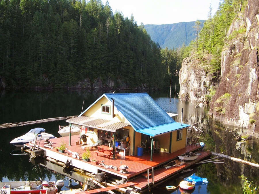 floating house cottage cabin in canada (4)