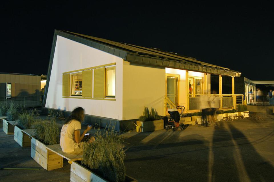 modern loft solar power house (1)