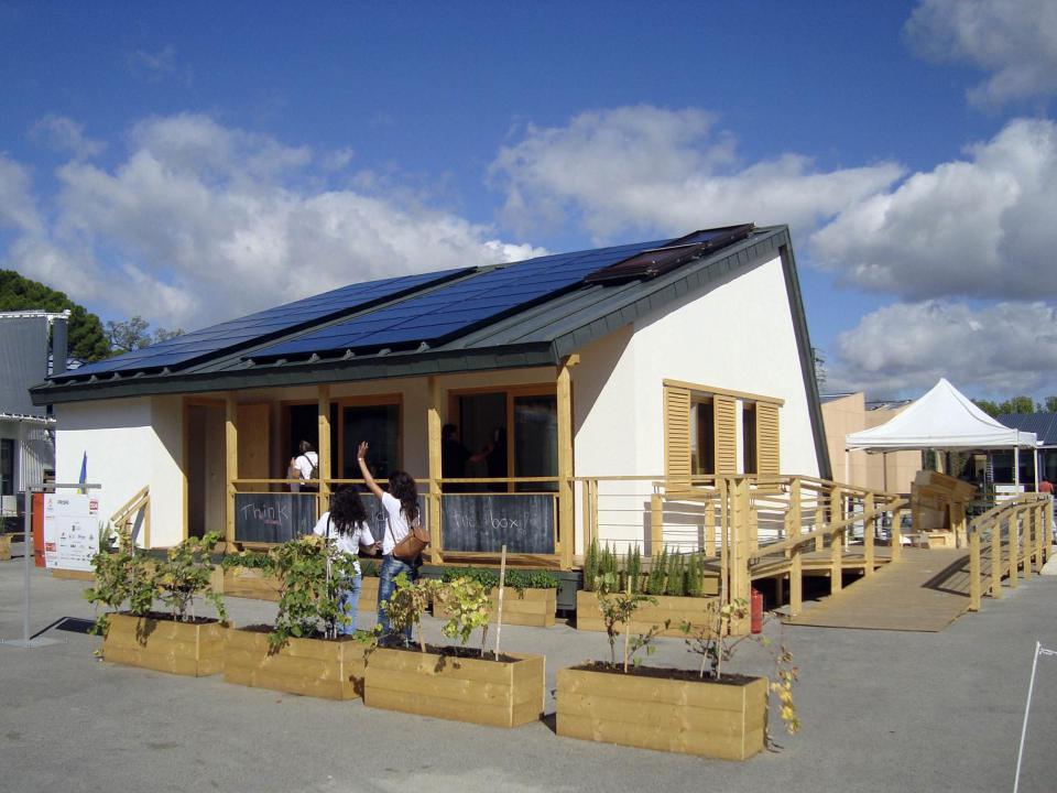 modern loft solar power house (5)