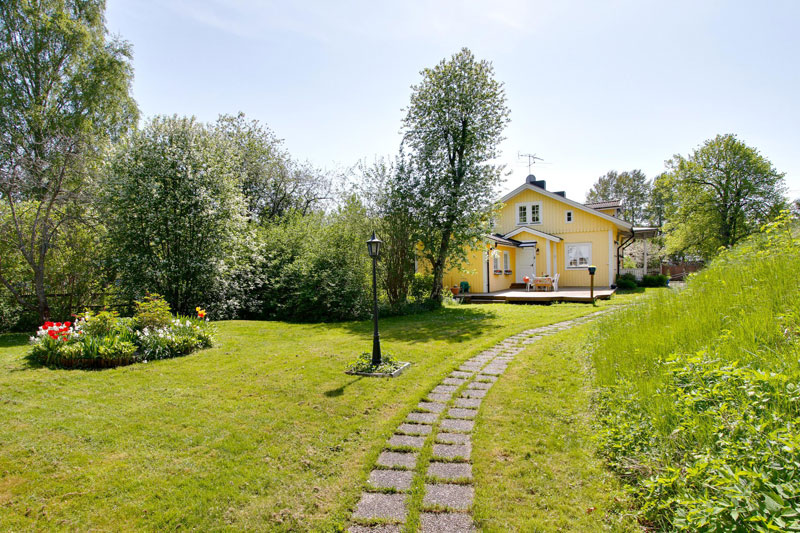 country yellow wood cottage house from sweden countryside (3)