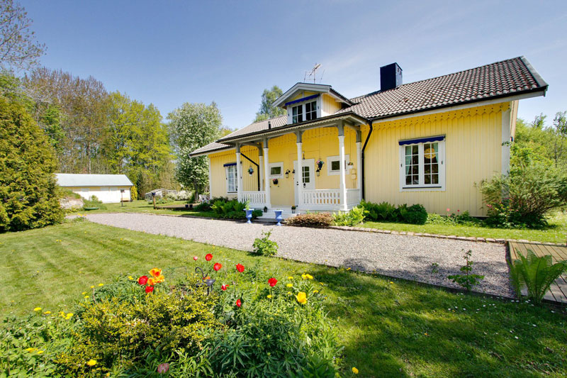 country yellow wood cottage house from sweden countryside (4)
