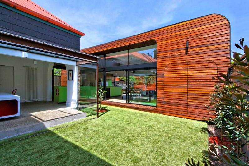 modern box compact house with vivid color in australia (7)