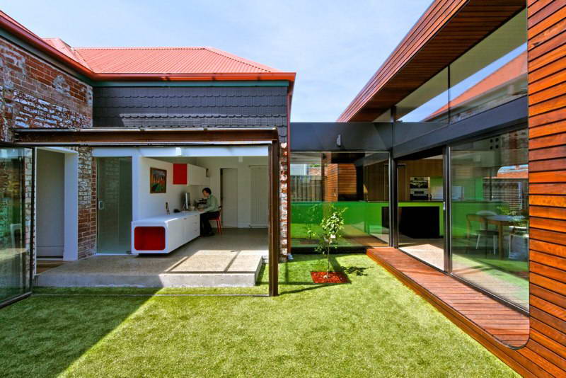 modern box compact house with vivid color in australia (8)
