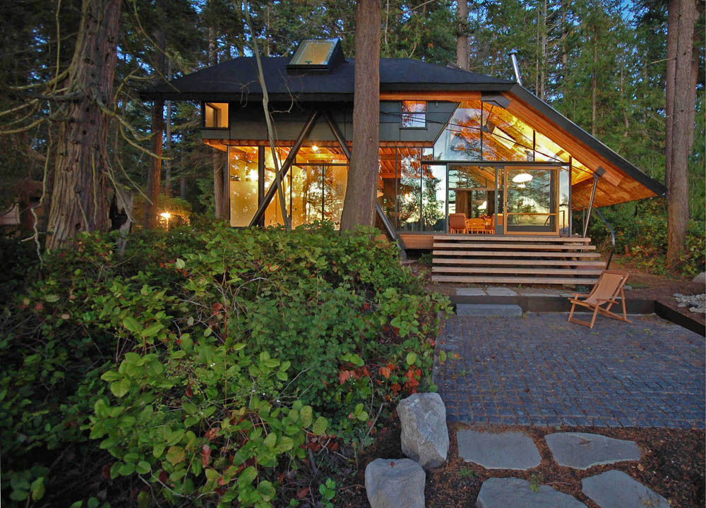 modern cottage glass wall in forest (1)