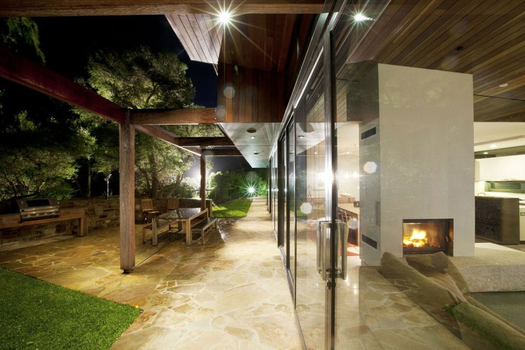 modern tropical house with bright contemporary interior design (10)
