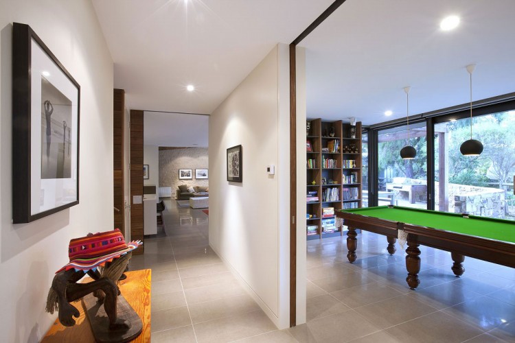 modern tropical house with bright contemporary interior design (20)