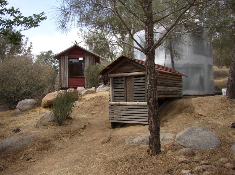 california-sleeping-cabin-12