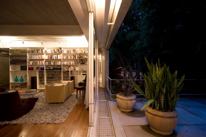 concrete modern residence in brazil with beautiful garden  (6)