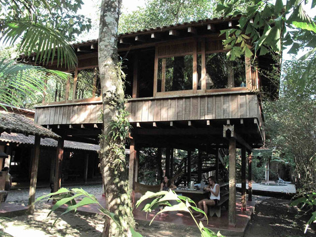 cottage-wooden-two-storey-house-idea-for-thai-people-(2)
