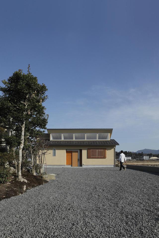 modern serene japanese house with bright white wooden interior (1)