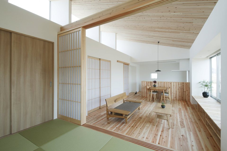 modern serene japanese house with bright white wooden interior (6)
