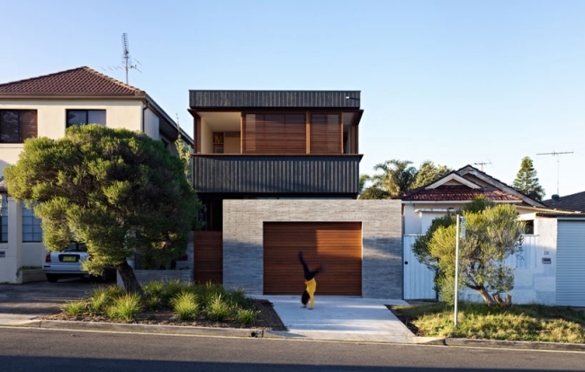 chic-beach-house-design-with-modern-interior-design-in-sydney (2)