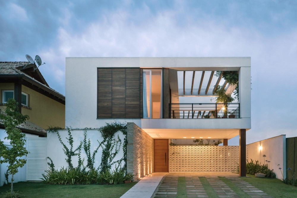 modern house with yard and pool located in brazilian city (2)