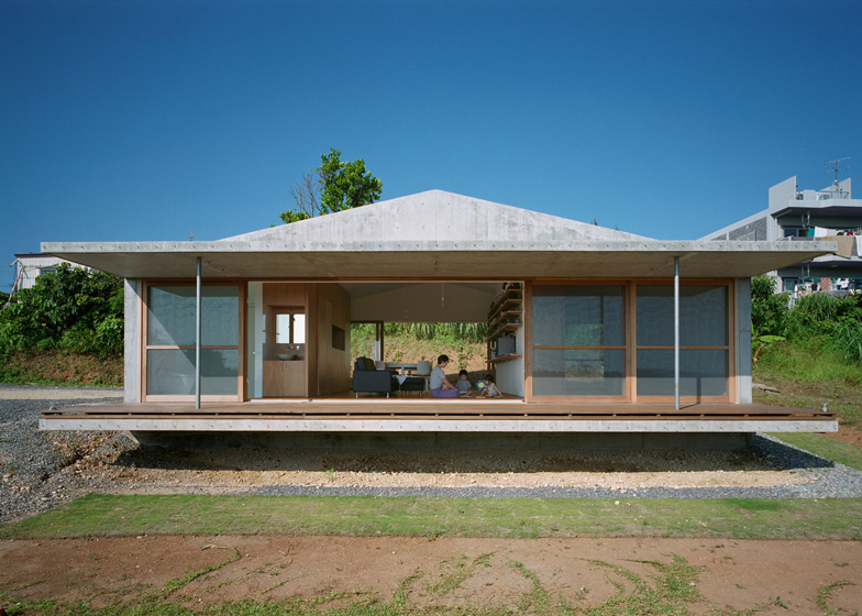 villa concrete house on japanese island with eco friendly idea (2)