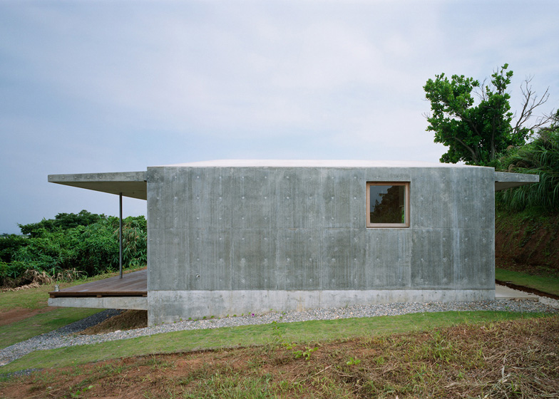 villa concrete house on japanese island with eco friendly idea (3)