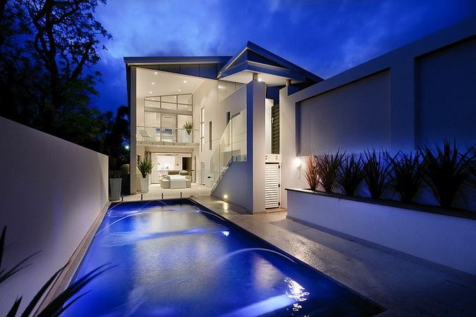 2-storey-white-modern-house-with-swimpool (19)