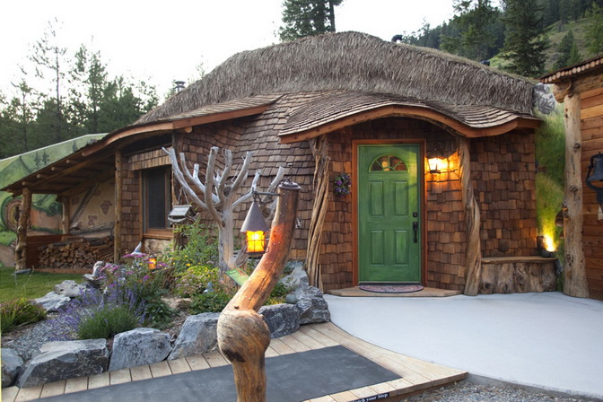 hobbit-house-on-mountain (1)