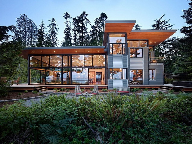 modern-mirror-house-in-nature-zone (1)
