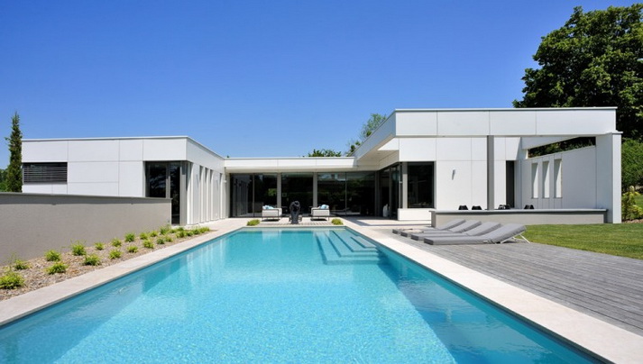 1-floor-white-villa-with-elegant-pool (1)