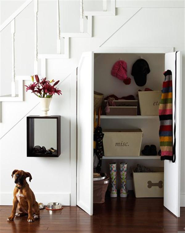 40 under stairs storage space and shelf ideas (20)