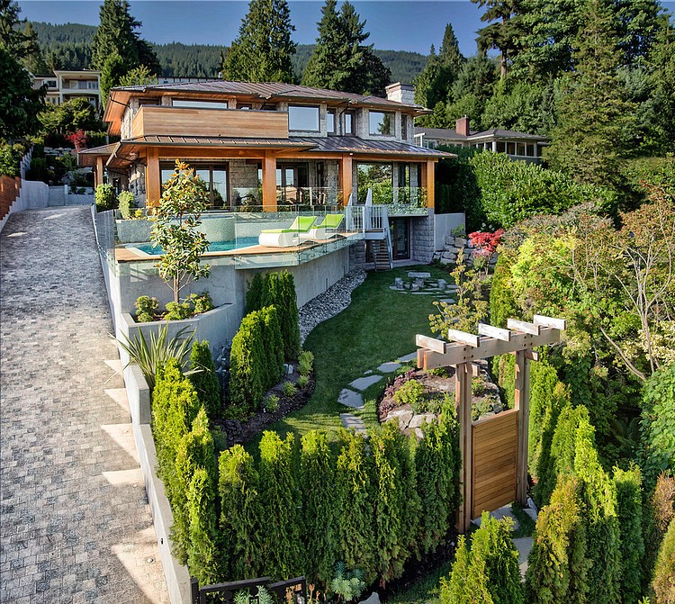 gorgeous-villa-house-with-modern-interior (1)
