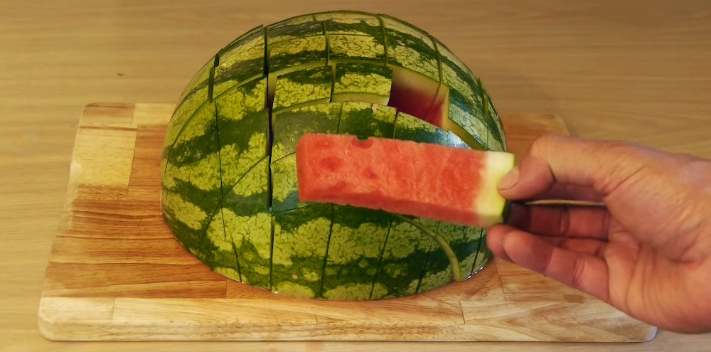 how to eat a watermelon (13)