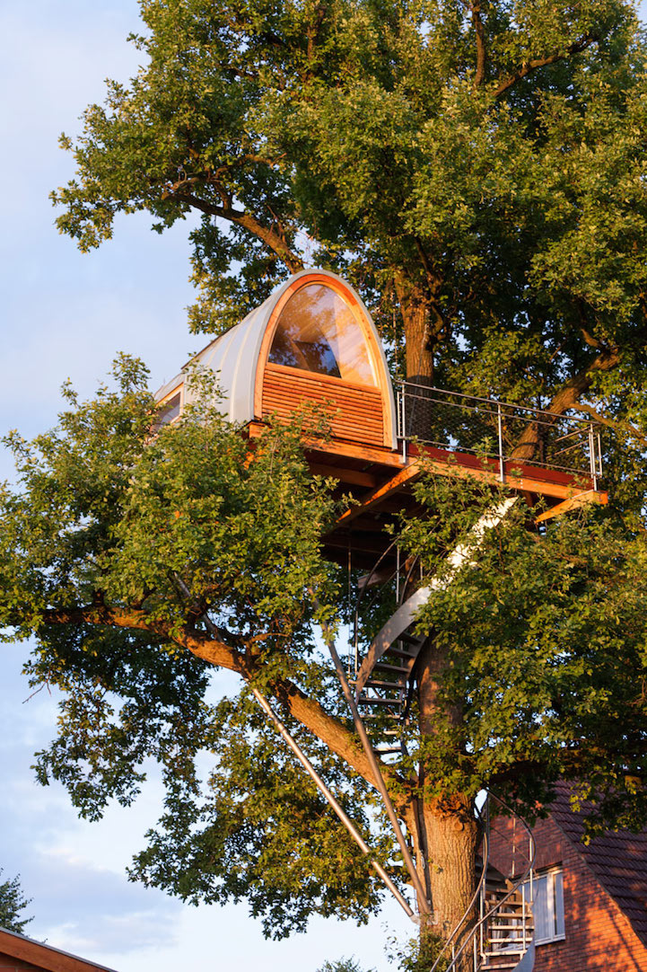 modern-tree-house-in-town (2)