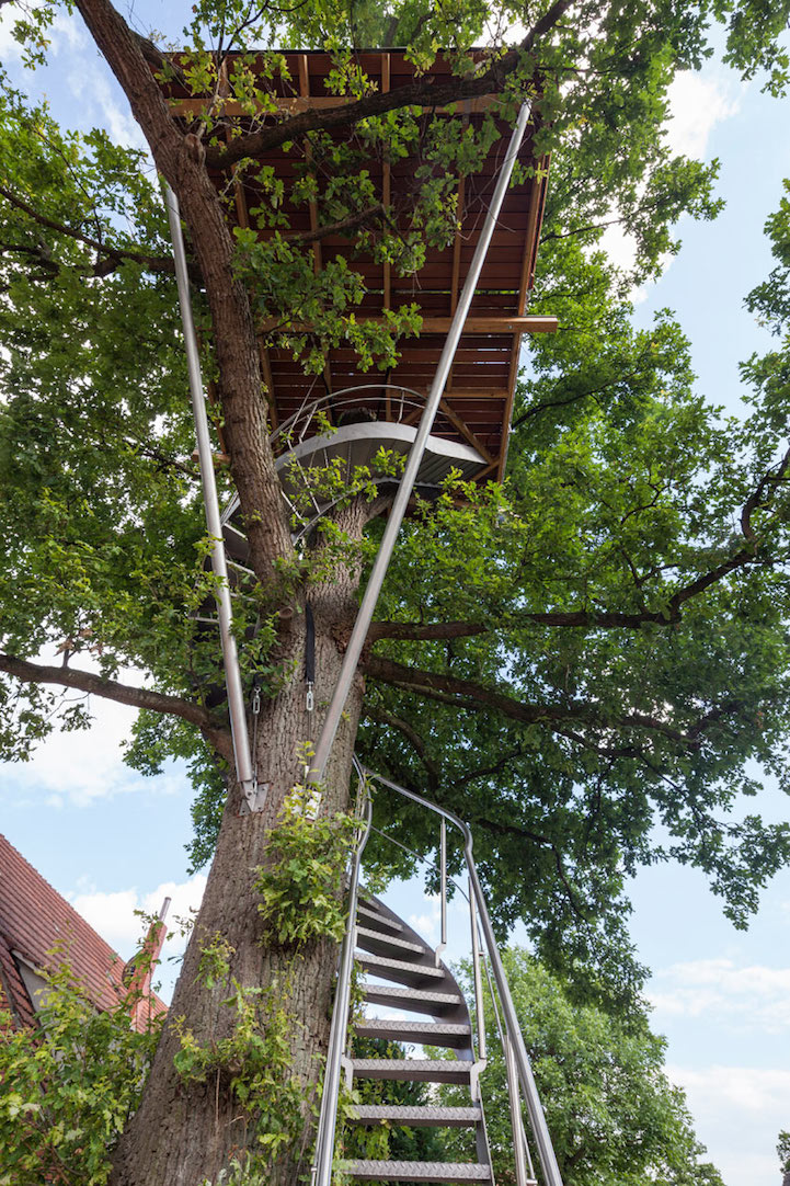 modern-tree-house-in-town (3)