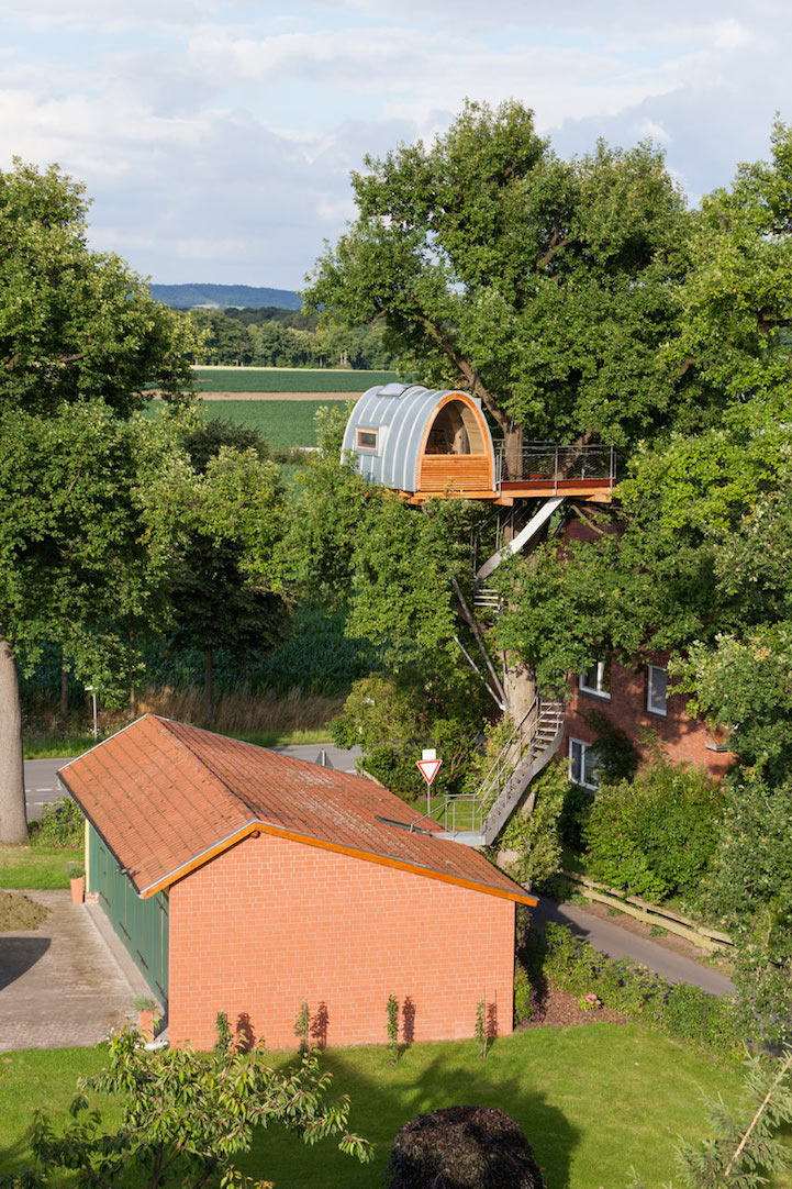 modern-tree-house-in-town (8)