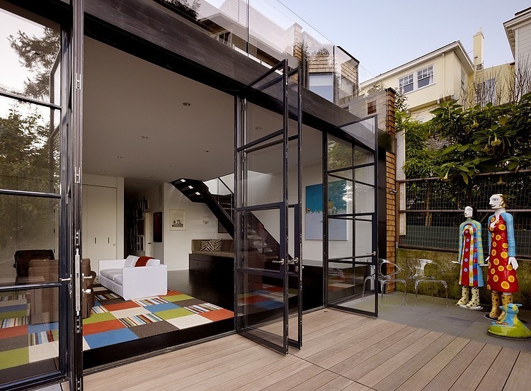 renovated-modern-glass-house-in-city (2)