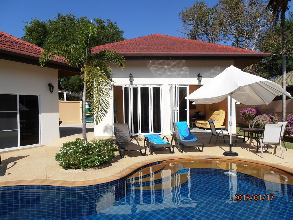 1 story plain villa house with pool (2)