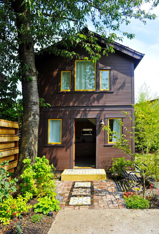 black-2-story-loft-cottage (1)