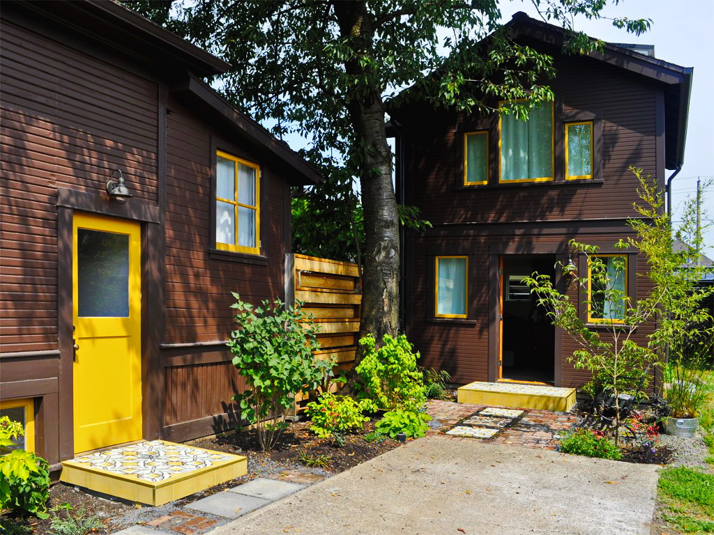 black-2-story-loft-cottage (2)