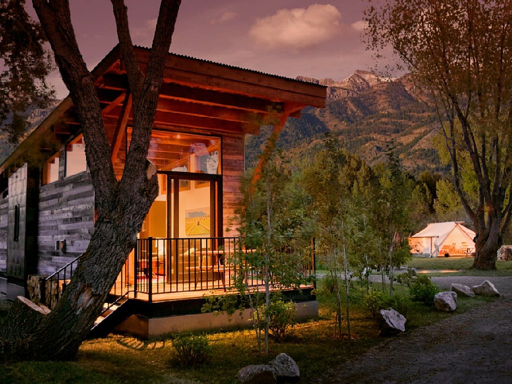 cabin-retreat-with-mountain-view (1)