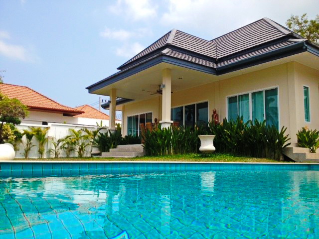 contemporary-villa-with-swimming-pool (1)
