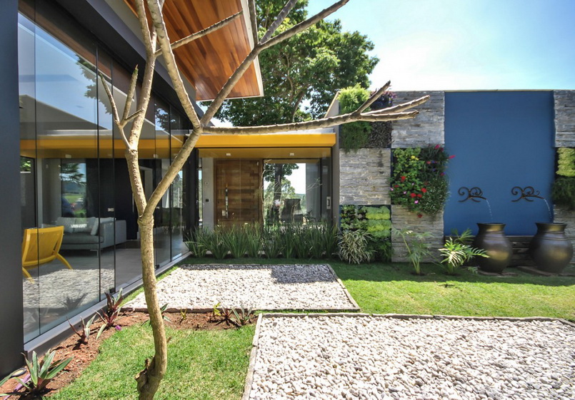 deattached modern residence in brazil_04