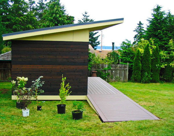 modern black shed in backyard (3)
