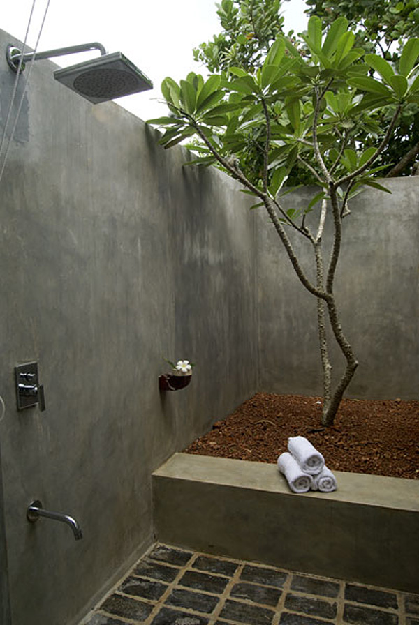 21-wonderful-outdoor-shower-and-bathroom-design-ideas (11)