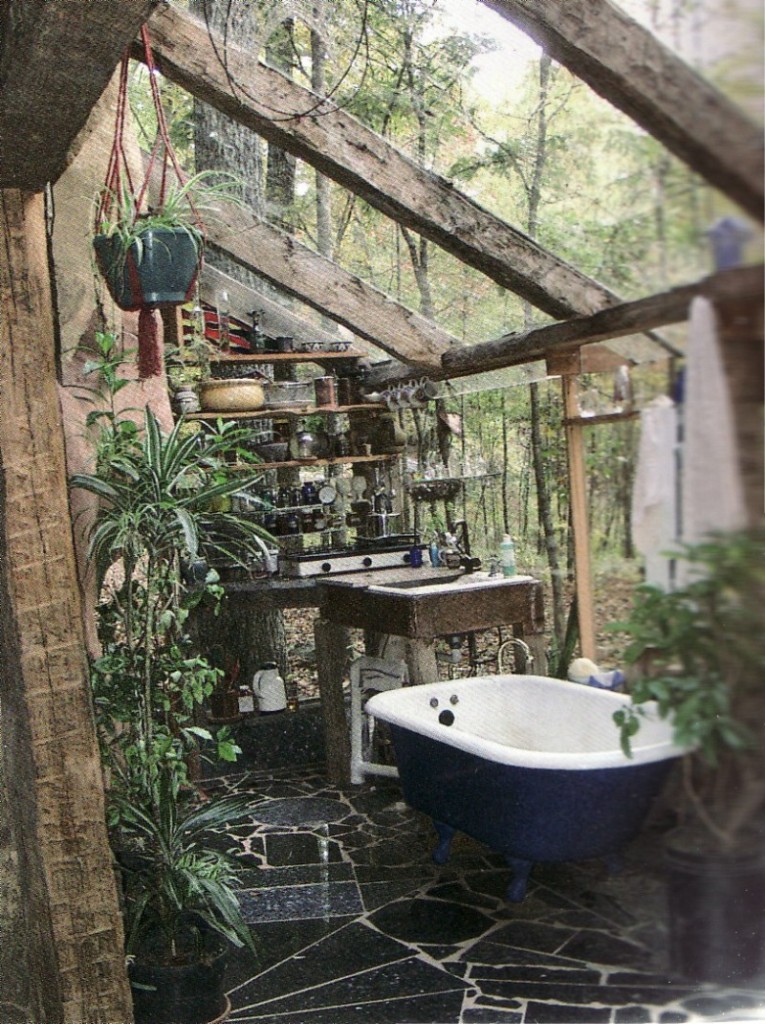 21-wonderful-outdoor-shower-and-bathroom-design-ideas (15)