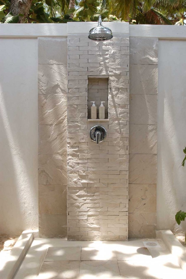21-wonderful-outdoor-shower-and-bathroom-design-ideas (4)