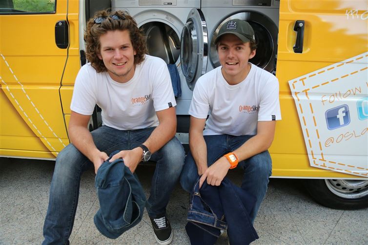 two-guys-took-a-van-transformed-it-into mobile laundry (1)