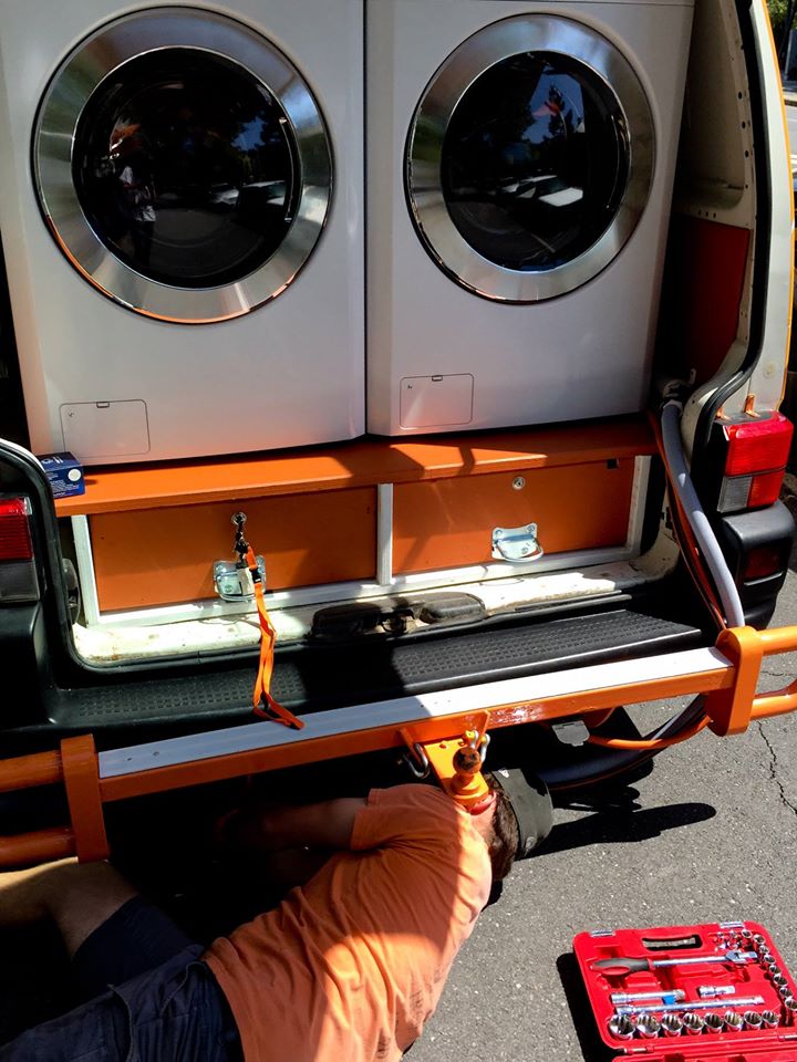 two-guys-took-a-van-transformed-it-into mobile laundry (11)