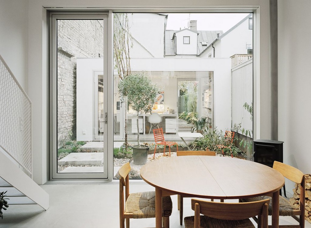 narrow three-level modern minimal house (4)