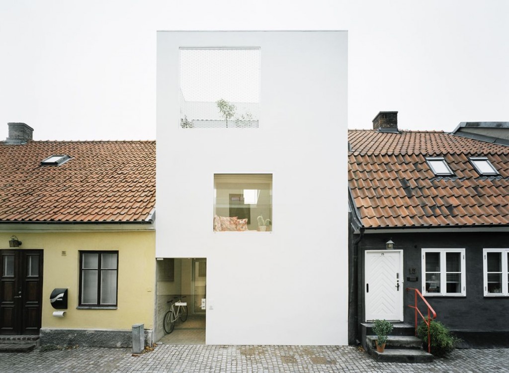 narrow three-level modern minimal house (8)