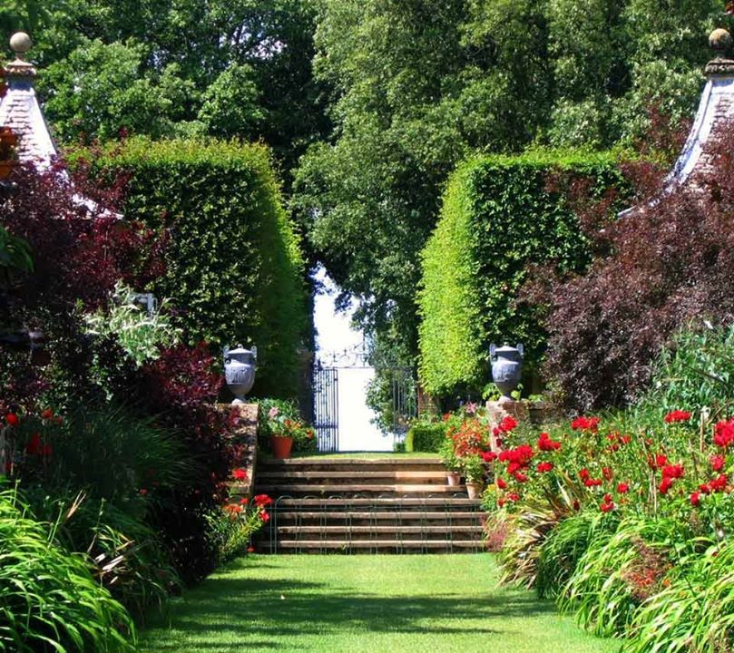 12 luxurious garden decorating ideas (7)